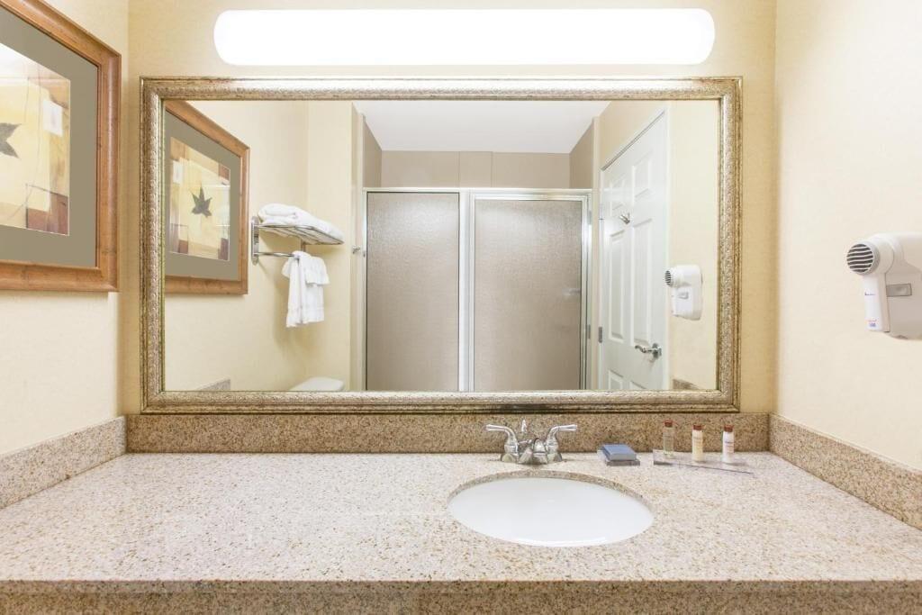 Wingate By Wyndham Bentonville Ngoại thất bức ảnh